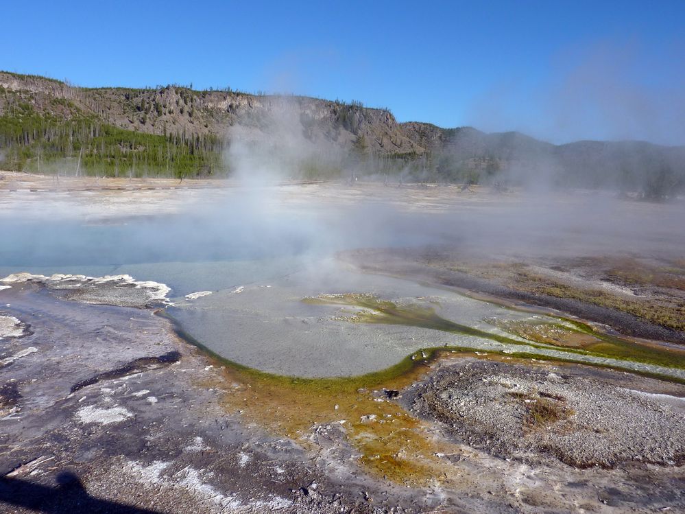 Yellowstone Biscuit basin (12).JPG